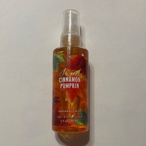 Bath & Body Works Sweet Cinnamon Pumpkin Fragrance Mist - Autumn Leaves Design